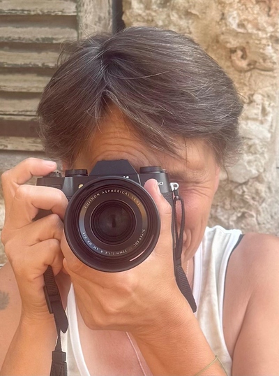 Manuela begleitet als Fotografin freie Zeremonien und besondere Lebensmomente und hält natürliche, authentische Augenblicke fest